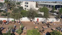 فوضى بدرب ميلا.. مهاجرون من جنوب الصحراء يحولون محيط مؤسسة تعليمية إلى سوق عشوائي وسط غضب الساكنة