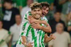 موعد المباراة والقناة الناقلة.. الزلزولي يطمح لكتابة التاريخ في نهائي دوري المؤتمر الأوروبي أمام تشيلسي