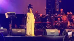 مهزلة جديدة في موازين 2025: حضور باهت و"بلاي باك" لشيرين ومشاكل تنظيمية تُفسد الحفل