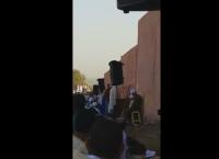 بالفيديو : إسلام أجنبي وأجنبية بعد صلاة عيد الأضحى