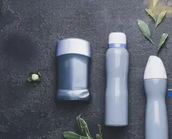 انتبهوا.. ضجة واسعة تصاحب مزيل عرق يباع في المغرب سبب السرطان لسيدة