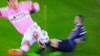 تدخل وحشي من هيرنانيس أمام لاعب مونشنغلادباخ