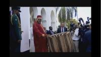 مشهد نادر للملك محمد السادس يدق على الطبل رفقة رئيس تنزانيا