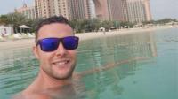 بريطاني يواجه الحبس ثلاث سنوات بعد "وضعه يده على مؤخرة رجل" خطأ