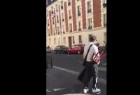 مغاربة بفرنسا وضعوا طاولة بالطريق لشرب الشاي