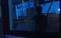 فيديو "صلاة" سائق حافلة ببلجيكا يثير ضجة واسعة.. واليمين المتطرف يدخل على الخط