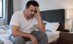 الصداع عند الاستيقاظ.. متى يكون عارضاً بسيطاً ومتى يستدعي زيارة الطبيب؟