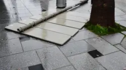 هيجان البحر بشاطئ "مالاباطا" بطنجة يخلف خسائر مادية جسيمة