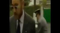 فيديو نادر للملك محمد السادس وهو يزاول اعماله في مكتبه الخاص