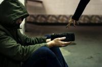 مرة أخرى.. مواطن يطلب الحصول على "رخصة التسول" وهذا هو السبب(وثيقة)