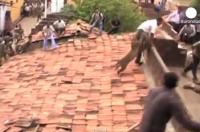 شاهد نمر يهاجم سكان قرية هندية
