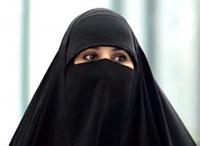 سائق بأسبانيا يمنع «منتقبة» من الركوب معه