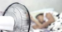 رغم أنها تنعشنا في ليالي الصيف الحارة:النوم أمام المروحة له أضرارخطيرة