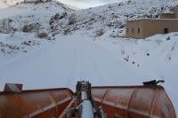 الثلوج تقطع طرقات المناطق الأطلسية وتضاعف معاناة الساكنة