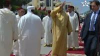 لقطة طريفة من الجعايدي الحارس الشخصي للمك محمد السادس أثناء استقبال الرئيس الغابوني