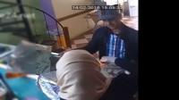 العرائش... شاهد كاميرا المراقبة تصور لصا خطيرا يسرق هاتفا محمولا