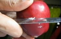 حذاري من مواد مسرطنة خطيرة على التفاح