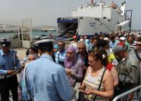 آلاف العمال المغاربة في إسبانيا يعودون إلى المغرب بسبب الأزمة الإقتصادية  