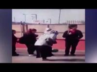 بالفيديو: عجوز تنافس ميسي بمهاراتها الكروية