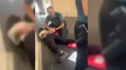 طرد 50 طفلاً يهوديا من طائرة في مطار فالنسيا بسبب ترديد أناشيد مثيرة للجدل