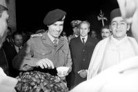 لهذا السبب .. احتجز الحسن الثاني القذافي لساعات في المطار عام 1983 !