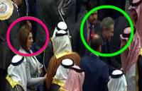 موجة سخرية من حضور توفيق عكاشة القمة العربية ومصافحته للأمراء (الفيديو)