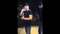 مواطنون من إيساكن يحاصرون مغني الراب مسلم