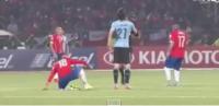 تصرف غير أخلاقي من لاعب تشيلي تسبب فى طرد كافاني