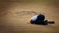 أيهما صحيح.. الصلاة عند سماع الأذان مباشرة أم الانتظار؟!