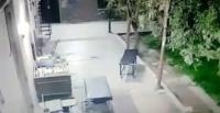 بالفيديو.. لقطات مخيفة لنقالة تتحرك بمفردها داخل مستشفى