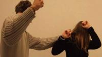 هذا هو مصير أب كان يضرب زوجته و طفلتيه من أجل الاستيقاظ لأداء صلاة الفجر