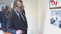 هذه هي الصورة التي شدت انتباه الملك محمد السادس بقنصلية المغرب بأورلي