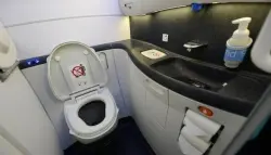 مراحيض الطائرات تتحول إلى إنذار مبكر يكشف الجراثيم العابرة للحدود