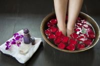 أهم خطوات العناية بالقدمين