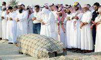 دفن مريض السمنة السعودي بمساعدة كبيرة من الدفاع المدني