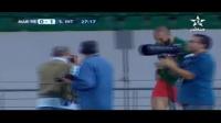 لقطة طريفة من بدر هاري يزرع الرعب في مصور صحفي بعد ضياع الهدف