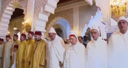 أمير المؤمنين يؤدي صلاة عيد الأضحى المبارك بمسجد أهل فاس بالرباط ويتقبل التهاني بهذه المناسبة السعيدة
