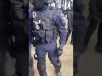بطريقة وحشية:الأمن الفرنسي يعنف الأطر الصحية المحتجة بالشوارع(فيديو)