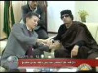ليبيا تحترق و القذافي يلعب الشطرنج