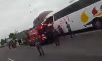 قتلى و جرحى في حادث اصطدام شاحنة بحافلة بالطريق السيار