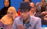 عبد العالي لمهر حول موضوع قبلة الفايسبوك: السيد باس بصحتو الله يعاونو علاش باقيين مقابلينو ؟؟