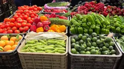 بارتفاع يتحمله المواطن "الدرويش".. أسعار الخضر بسوق الجملة تفضح جشع "الشناقة"