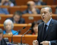 أردوغان يهاجم فرنسا لحظرها النقاب  