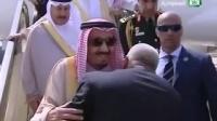 شاهد لحظة تقبيل عبد الاله بن كيران كتفي ملك السعودية سلمان ابن عبد العزيز