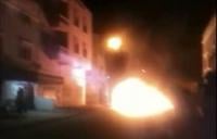 عاشوراء : فوضى عارمة بأحد أحياء الجديدة وأنباء عن إحراق سيارة من نوع Peugeot 206 ( فيديو)‏