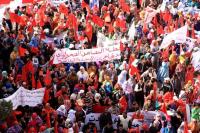 مسيرة حاشدة بالعيون تنديدا بالهجوم الإرهابي للبوليساريو على مدينة السمارة(فيديو)
