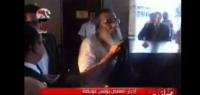 اجبار كاهن على خلع ملابسه بمصر
