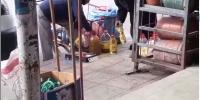 مصيبة...تجار يخلطون زيت الزيتون بالزيت العادية قبل بيعها للمواطنين ودعوات لمتابعتهما قضائيا (فيديو)