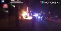 بالفيديو.. ضباط شرطة يركلون سائقا مشتعلا بالنيران