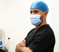 طبيب يخرج بتدوينة مثيرة للجدل موجهة لوزير الصحة بعد توقيف أطر صحية(صورة)